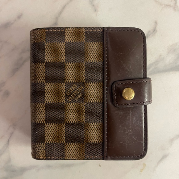LOUIS VUITTON COMPACT WALLET - Picture 1 of 9